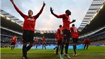 Thắng derby Manchester, van Persie đưa Rooney lên "mây xanh"